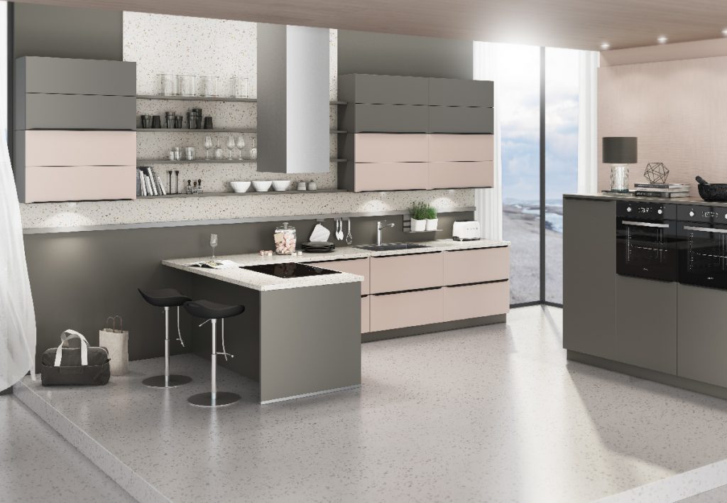 Moderní spojení krystalické šedi a jemné růžové. Model Savana z prémiové třídy Livanza